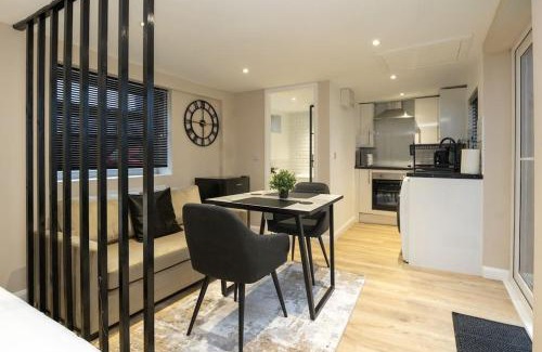 Stoke-on-Trent Apartamento | Modern Studio Apart Large Garden