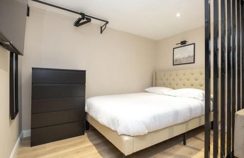 Stoke-on-Trent Apartamento | Modern Studio Apart Large Garden