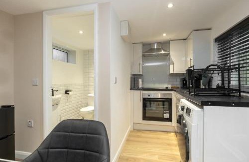 Stoke-on-Trent Apartamento | Modern Studio Apart Large Garden