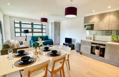 St. Johns Wood Apartamento | Modern Studio Apartments & 3Bedroom flat with Pvt Balcony steps from Regent's Park