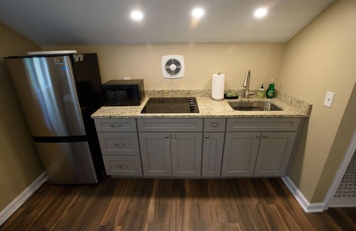 Wakefield-Peacedale Apartamento | Modern Studio Apt - 10 min to Narragansett Beach/URI