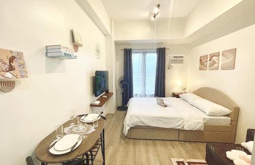 Lahug Apartamento | Modern Studio at The Median - Hi speed WIFI, Netflix & Prime, Near IT Park
