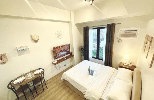 Lahug Apartamento | Modern Studio at The Median - Hi speed WIFI, Netflix & Prime, Near IT Park