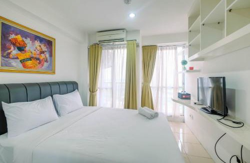 Kayu Putih Apartamento | Modern Studio at Tifolia Apartment By Travelio