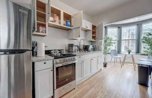 Lower East Side Apartamento | Trendy Studio Steps from Brady Street & Lakefront