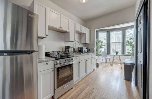 Lower East Side Apartamento | Trendy Studio Steps from Brady Street & Lakefront