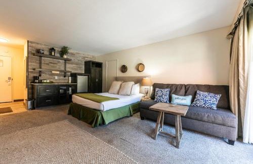 Truckee Casa | Modern Studio Deluxe #231 at Donner Lake Village