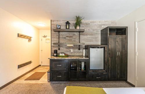 Truckee Casa | Modern Studio Deluxe #231 at Donner Lake Village