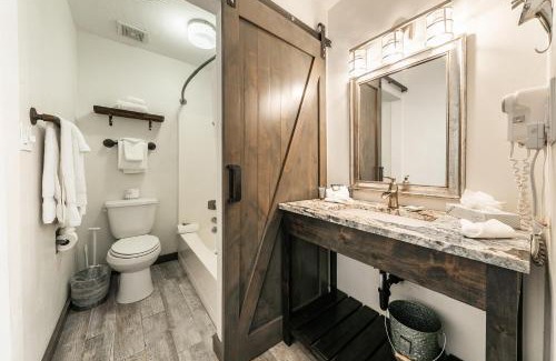 Truckee Casa | Modern Studio Deluxe #231 at Donner Lake Village