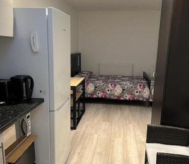 Langley Marish Apartamento | Modern Studio flat with free parking