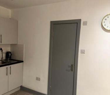 Pettits Apartamento | Modern studio flat in Romford
