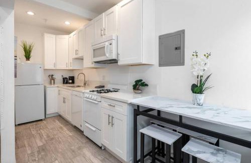 Pico - Robertson Casa | Modern Studio Gem: Perfect for Four