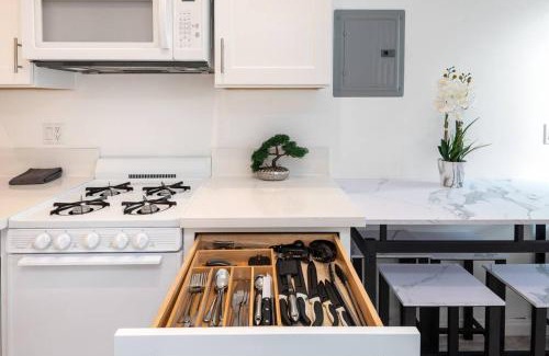 Pico - Robertson Casa | Modern Studio Gem: Perfect for Four