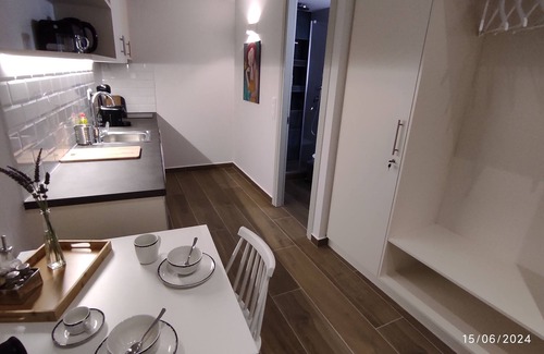 Galissas Apartamento | Modern studio in enchanting Galissas with AC, Sat-WiFi, 160m from the beach!