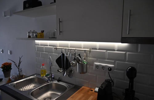 Galissas Apartamento | Modern studio in enchanting Galissas with AC, Sat-WiFi, 160m from the beach!