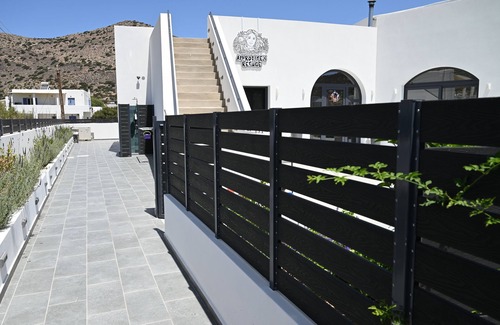 Galissas Apartamento | Modern studio in Galissas with AC, Sat-WiFi, free parking just 160m. from beach!