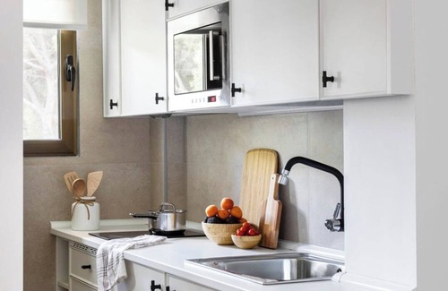 Embajadores Apartamento | MODERN STUDIO IN THE CENTER OF MADRID WITH POOL.