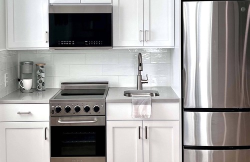 St. Michaels Apartamento | Modern Studio in heart of town, walk everywhere!
