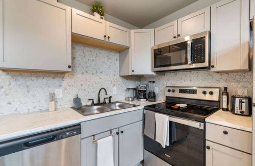 St. Johns Casa | Modern Studio + Loft & Full Bath | Cozy Stay