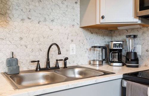 St. Johns Casa | Modern Studio + Loft & Full Bath | Cozy Stay