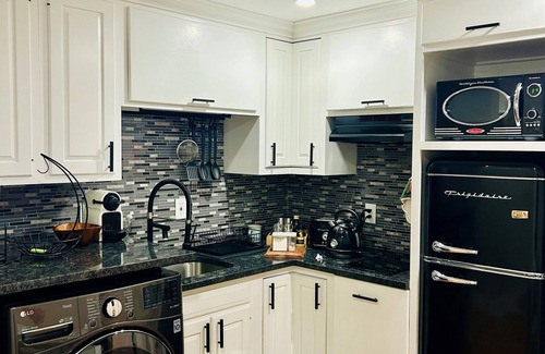 Belmont Apartamento | Modern Studio near Universities Pharma & Hospitals
