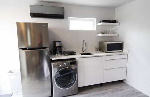 West Orange Casa | Modern Studio, Private Outdoor Space NYC View! Beautiful Kitchenette W/D