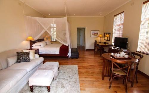 Harare Apartamento | Modern studio set an expansive garden - 2253