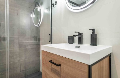 El Molinillo Apartamento | Modern Studio w/ Private Rooftop terrace by REMS