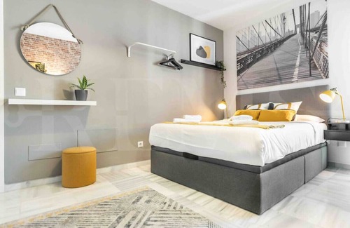 El Molinillo Apartamento | Modern Studio w/ Private Rooftop terrace by REMS