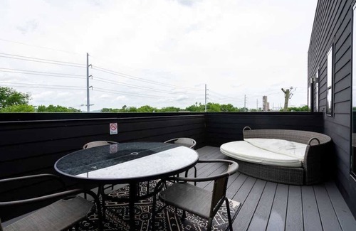The Nations Apartamento | Modern Studio with Private Deck in Nashville