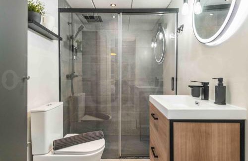 El Molinillo Apartamento | Modern Studio with Private Rooftop Terrace by REMS