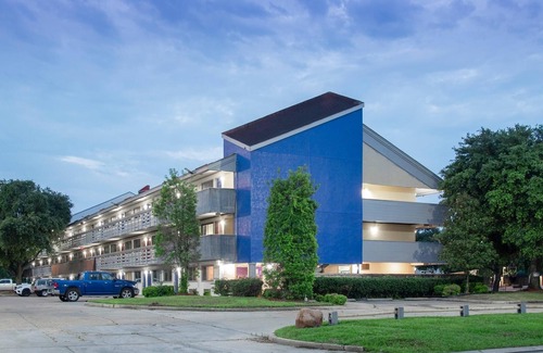 Mid City South Apartamento | Modern studio with WiFi and fitness room in welcoming Baton Rouge