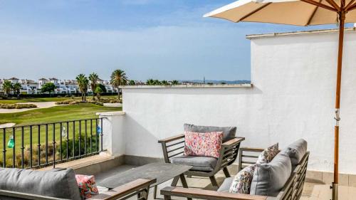 Roldan Casa | Modern Stunning Townhouse 3 bed 2 bath on La Torre CE51LT