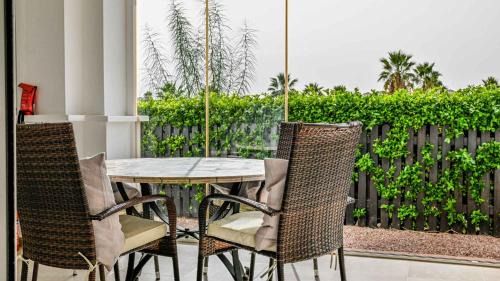 Roldan Casa | Modern Stunning Townhouse 3 bed 2 bath on La Torre CE51LT