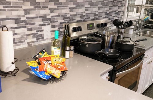 Dudley - Brunswick King Condominio | Modern & Stylish 1-Bedroom Condo near Downtown