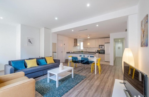 Jesus Apartamento | Modern, Stylish Apartment with balcony