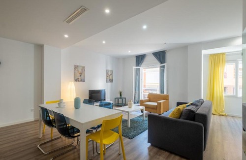 Jesus Apartamento | Modern, Stylish Apartment with balcony