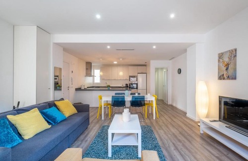 Jesus Apartamento | Modern, Stylish Apartment with balcony