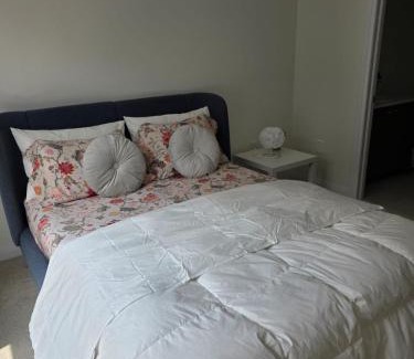 Caledonia Casa | Modern Stylish Cozy Home Balcony Wifi