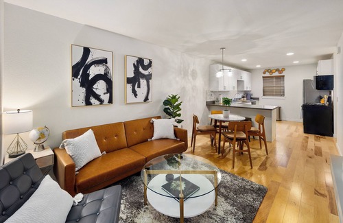 Cedar Heights Casa | Modern & Stylish Getaway - 3BR, Pet-Friendly