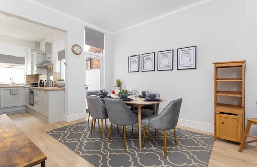 Liverpool Casa | Modern & Stylish Home at the corner of Penny Lane