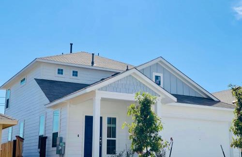 Travis County Casa | Modern & Stylish Retreat Near Downtown- New Home