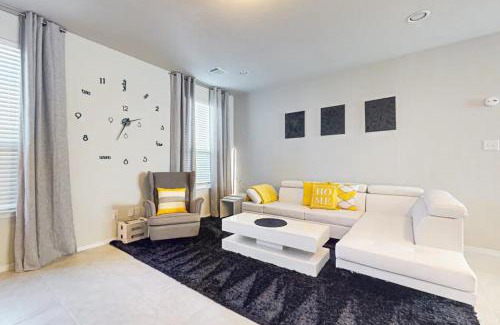 Travis County Casa | Modern & Stylish Retreat Near Downtown- New Home