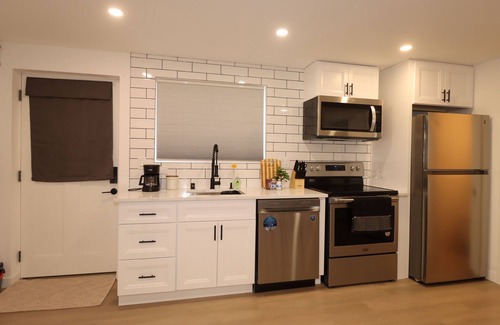 Columbia City Apartamento | Modern & stylish studio in Seattle near Downtown, Lumen field, light rail.