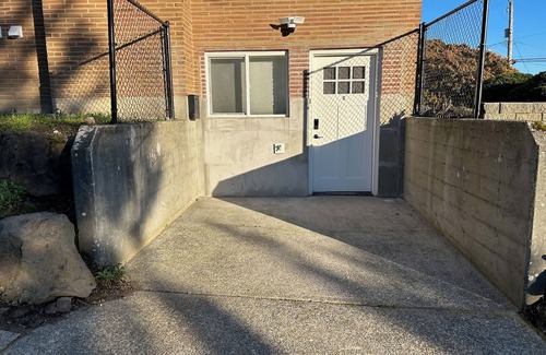 Columbia City Apartamento | Modern & stylish studio in Seattle near Downtown, Lumen field, light rail.