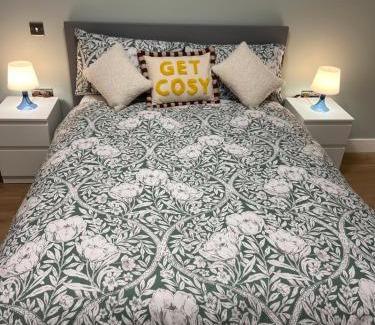 Feltham West Casa | Modern suite