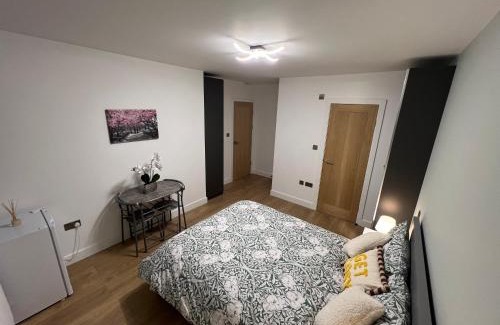 Feltham West Casa | Modern suite