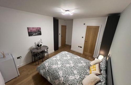 Feltham West Casa | Modern suite