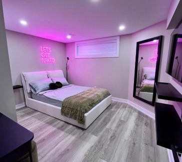 Etobicoke Apartamento | Modern Suite in Etobicoke - Near Airport & Downtown!