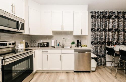 Southeast Edmonton Apartamento | Modern suite near Airport Hospital Henday Town Ctr